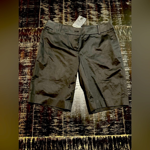 NWT Ann Taylor LOFT flat front black Bermuda shorts 6! - Picture 1 of 4